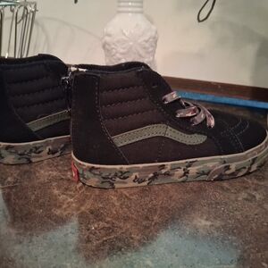 Vans Kids Sneakers in Black and Camouflage